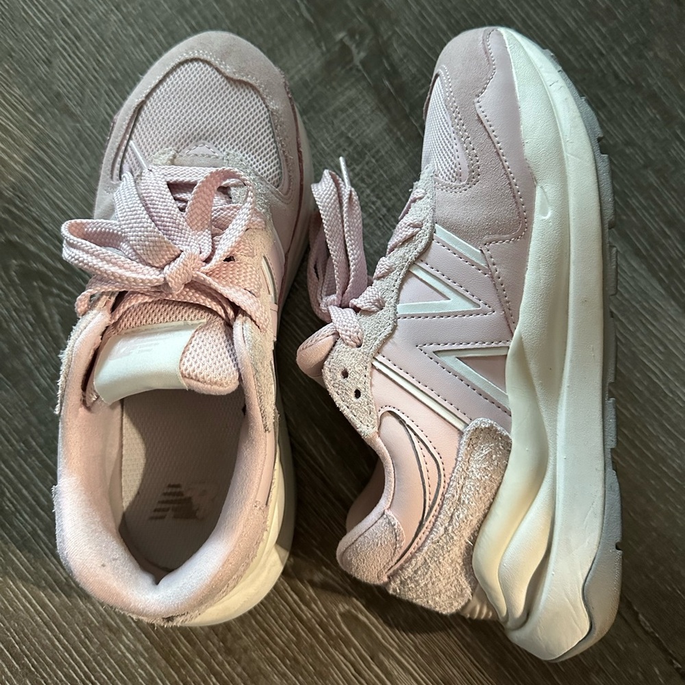 Light pink new balance shoes